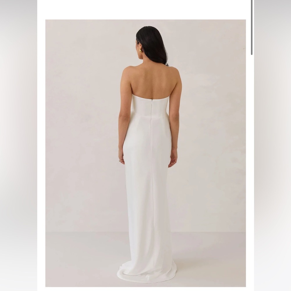 Park & Fifth Cardero Dress in White - Picture 6 of 6